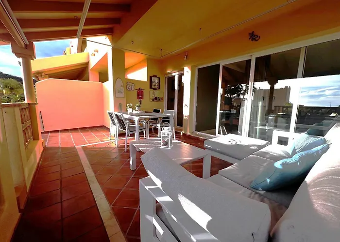 Santa Maria Village, Elviria, * Marbella