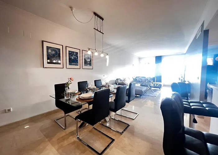 Santa Maria Village, Elviria, *