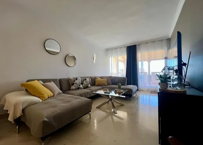 Santa Maria Village, Elviria,