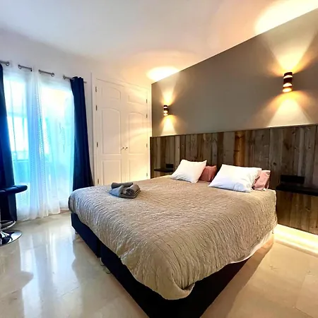 Santa Maria Village, Elviria, *